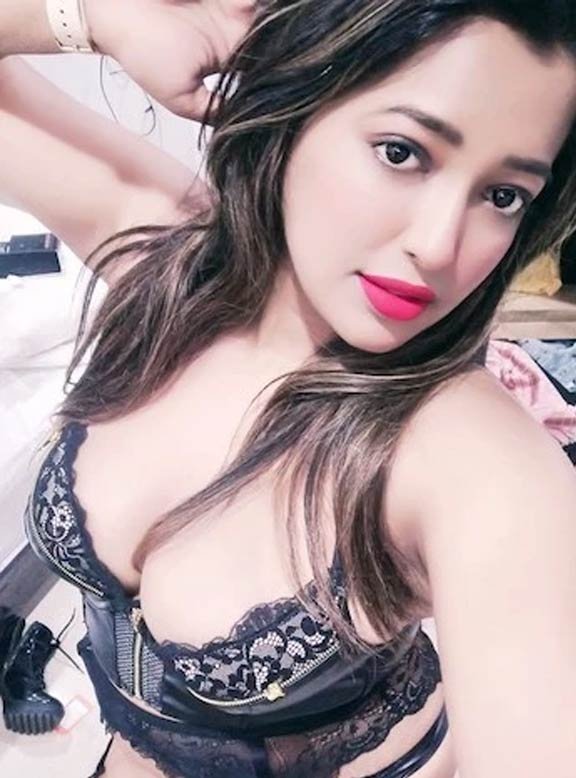 Koregaon Park aged housewife Call Girl